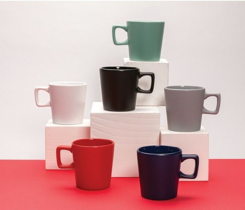 Klasyczny kubek ceramiczny