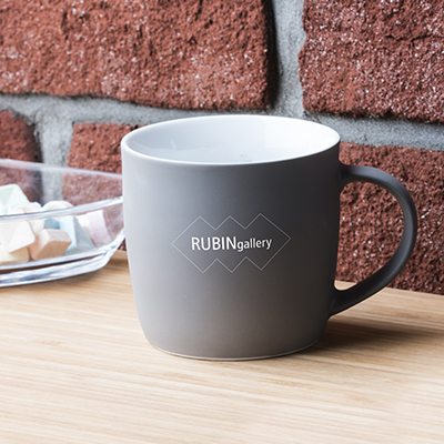 Elegancki kubek z logo firmowym